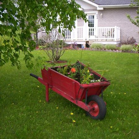 Gite Au P'Tit Bonheur B&B Coaticook Eksteriør bilde