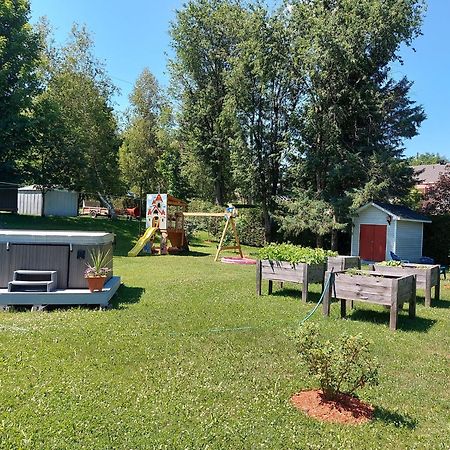 Gite Au P'Tit Bonheur B&B Coaticook Eksteriør bilde