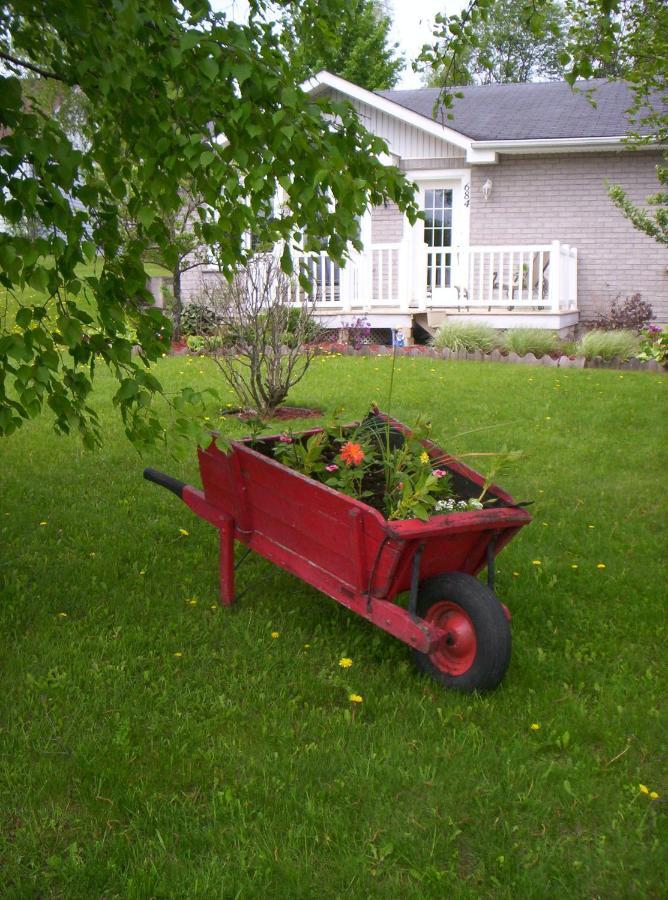 Gite Au P'Tit Bonheur B&B Coaticook Eksteriør bilde
